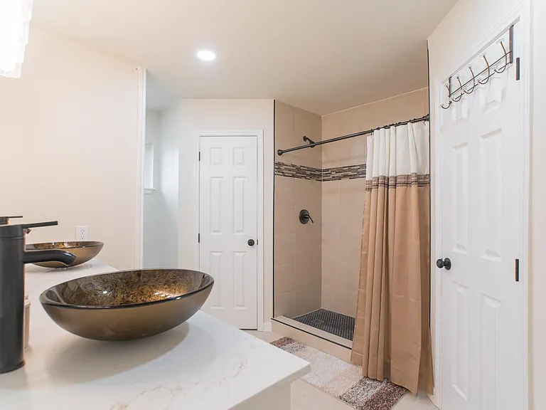 4913 Deerwood Cir — Photo 11