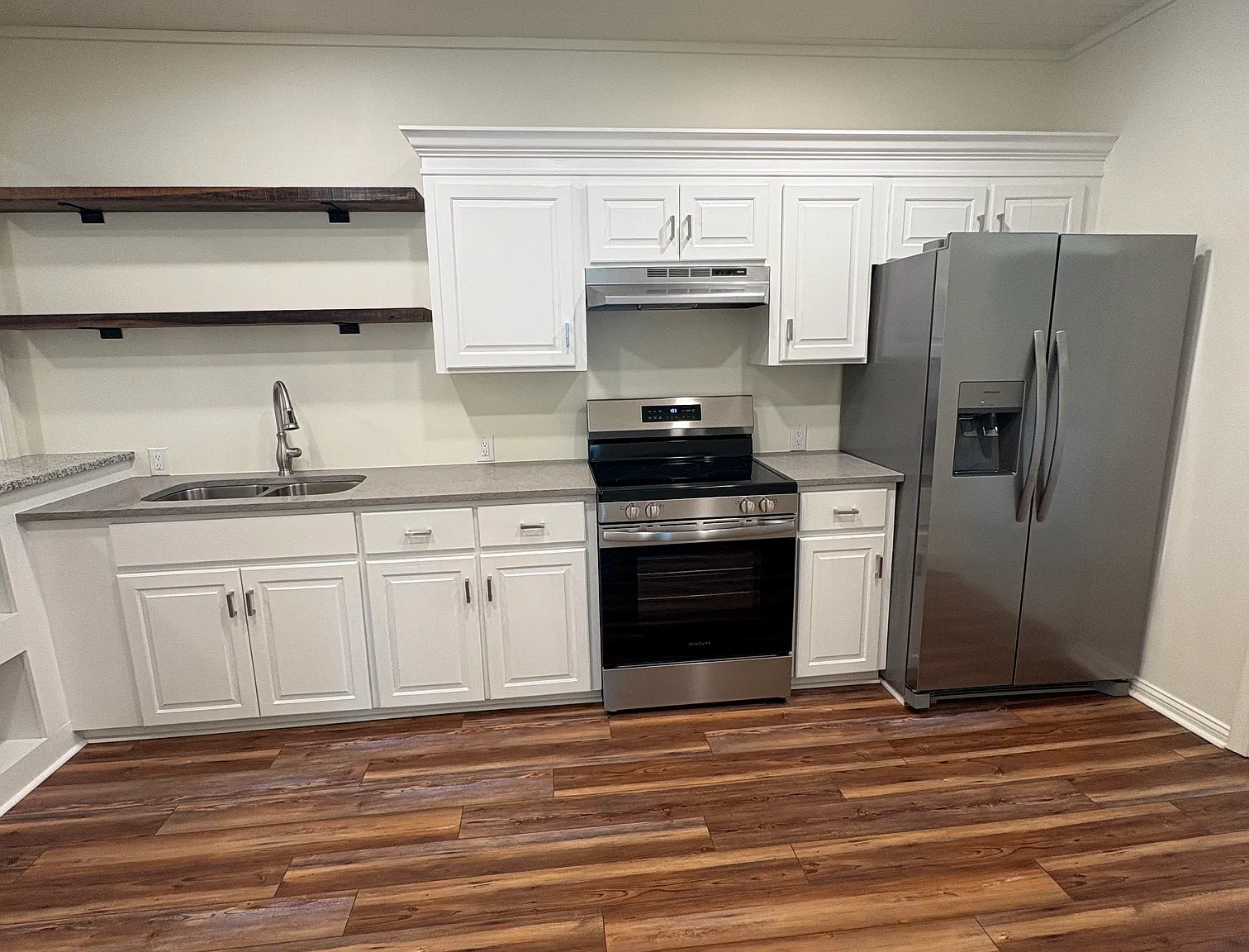 3 bed / 2 bath single family home - newly remodeled — Photo 4