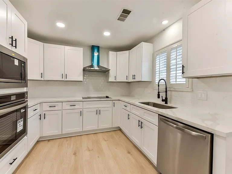 5946 Valkeith Dr — Photo 9