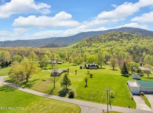 3310 Spring View Dr, Sevierville, TN 37862