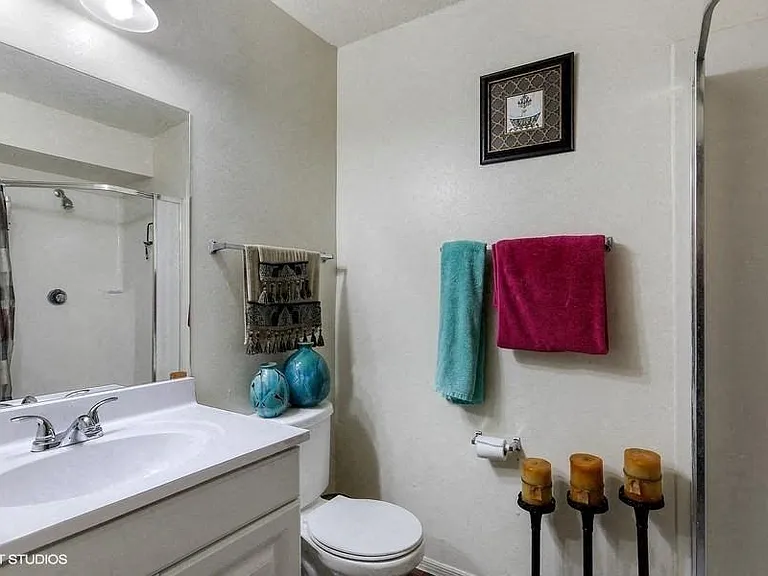 Villa Biscayne Apartments — Photo 19