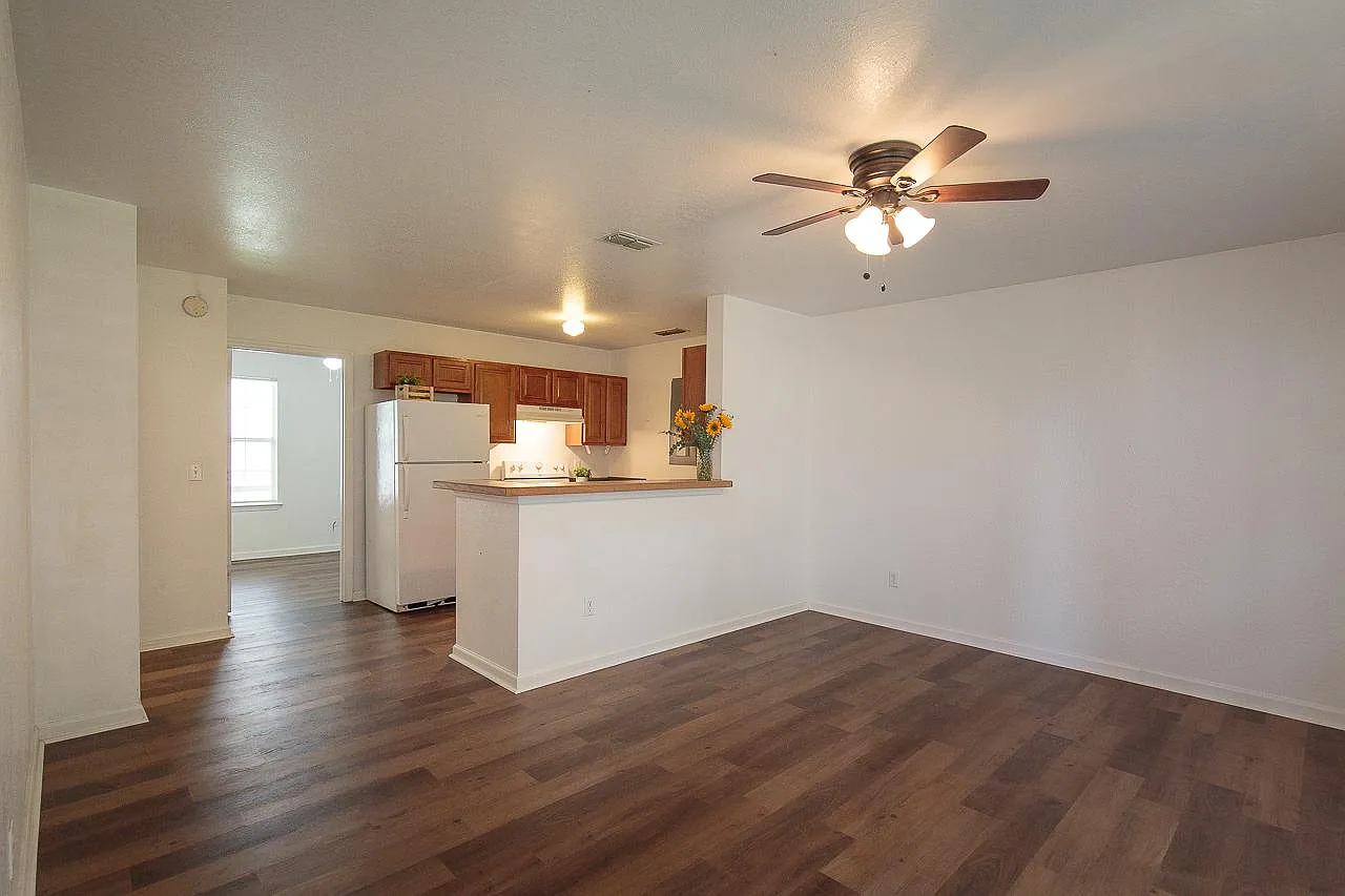 726 West Georgia Street - Unit 1 — Photo 2