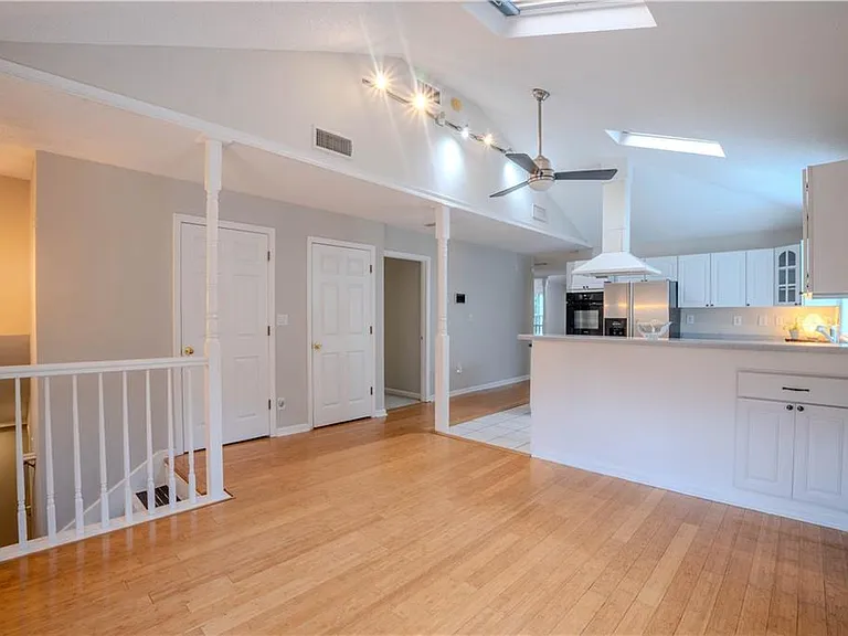 1053 Vista Trl NE — Photo 5