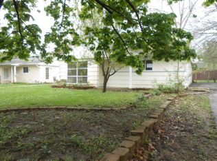 75 Wren Rd, Carpentersville, IL 60110