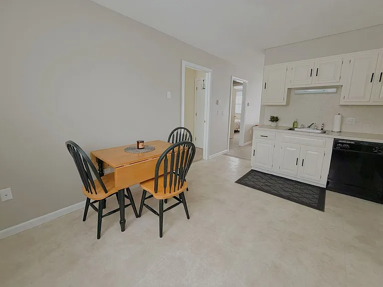 7 Onota Ln — Photo 2