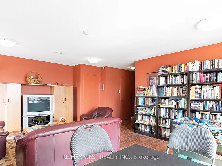 130 Neptune Dr #202 — Photo 28