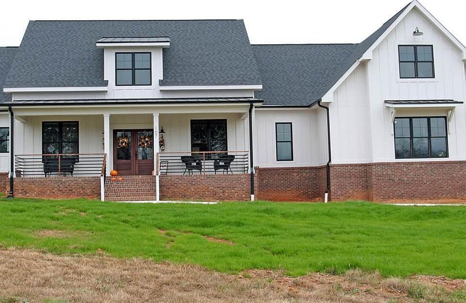 1st image of 107 Crescent Hill Ln