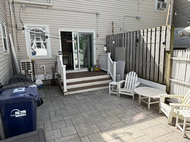 370 E St — Photo 5