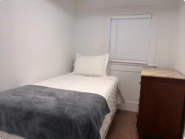 7427 Avenue H — Photo 2
