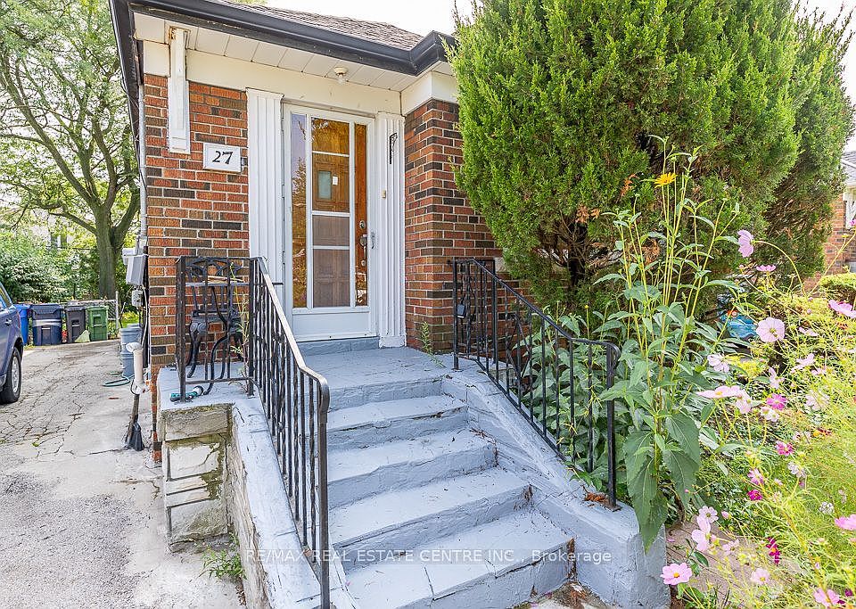 1st image of 27 Innismore Cres