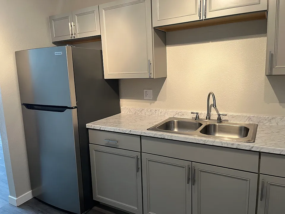 Totally Remodeled 2 Bedroom Apartment In Ridgecrest