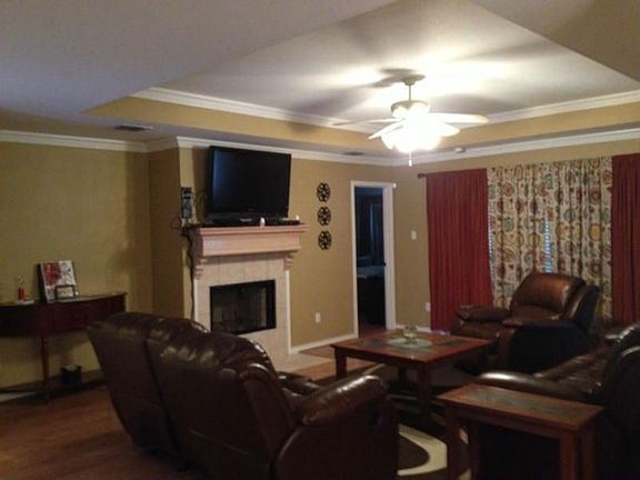 2nd image of 3826 Julia Ln
