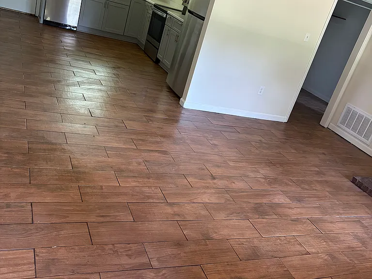 426 Freeman Dr — Photo 2