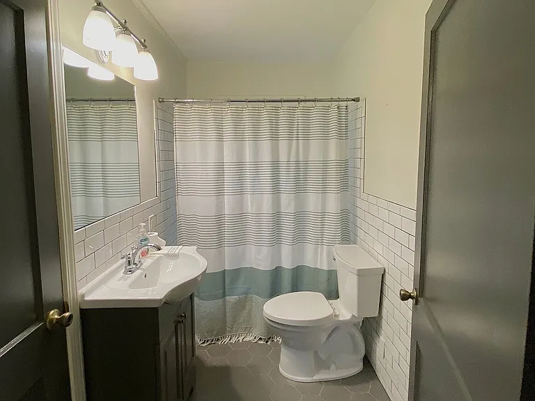 215 Pennsylvania Ave — Photo 11