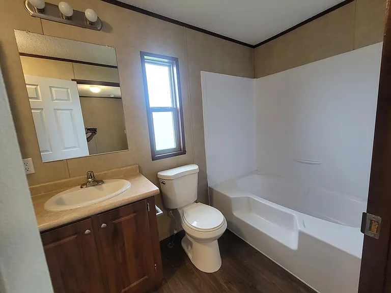 211 E 1st St #10 — Photo 14