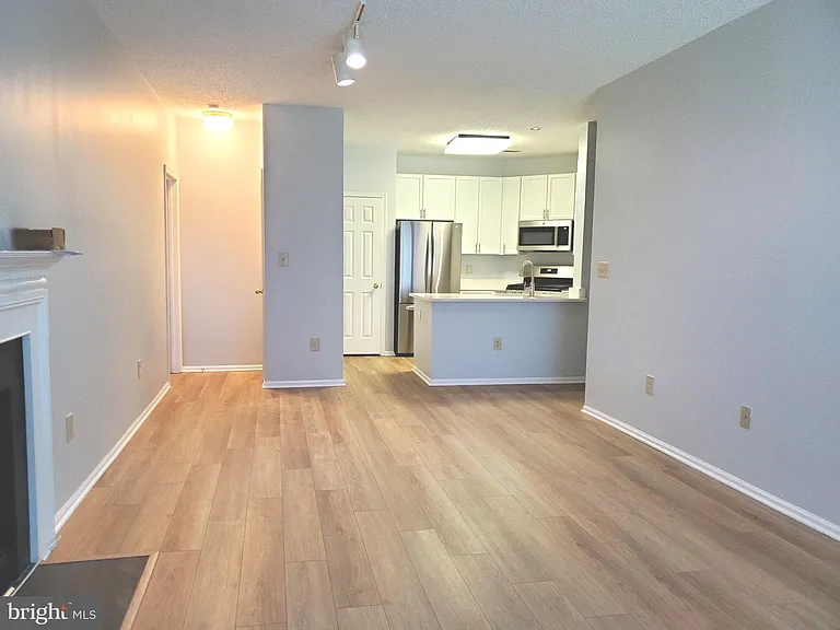 6005 Rosebud Ln #301 — Photo 9