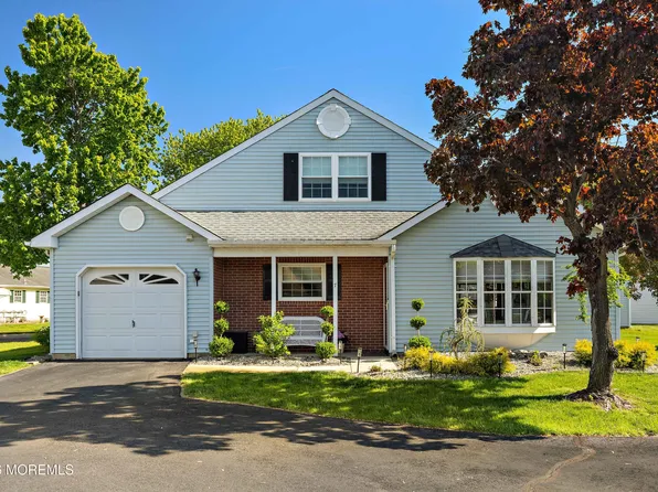 7 Edgeware Close, Freehold, NJ 07728