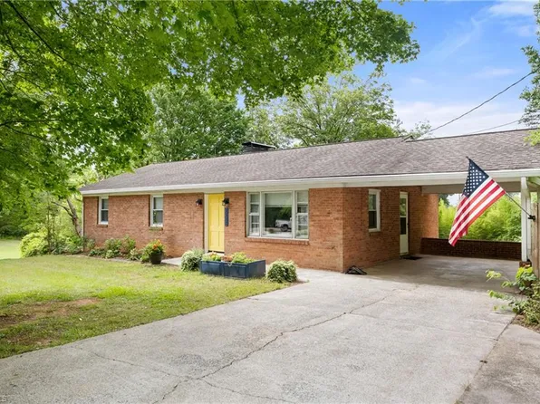 2136 Shacktown Rd, Yadkinville, NC 27055