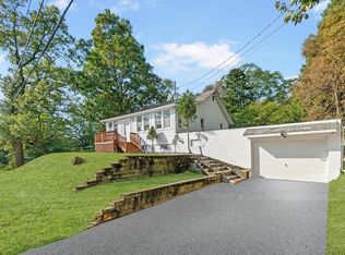 90 Smithtown Rd, Fishkill, NY 12524