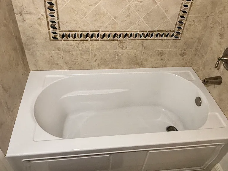 Soaker tub in guest bath