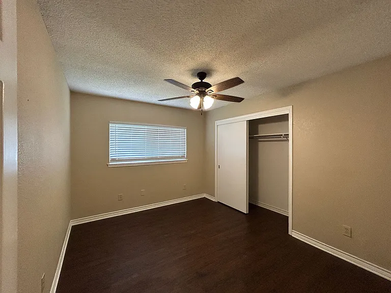 1642 W County Line Rd — Photo 21