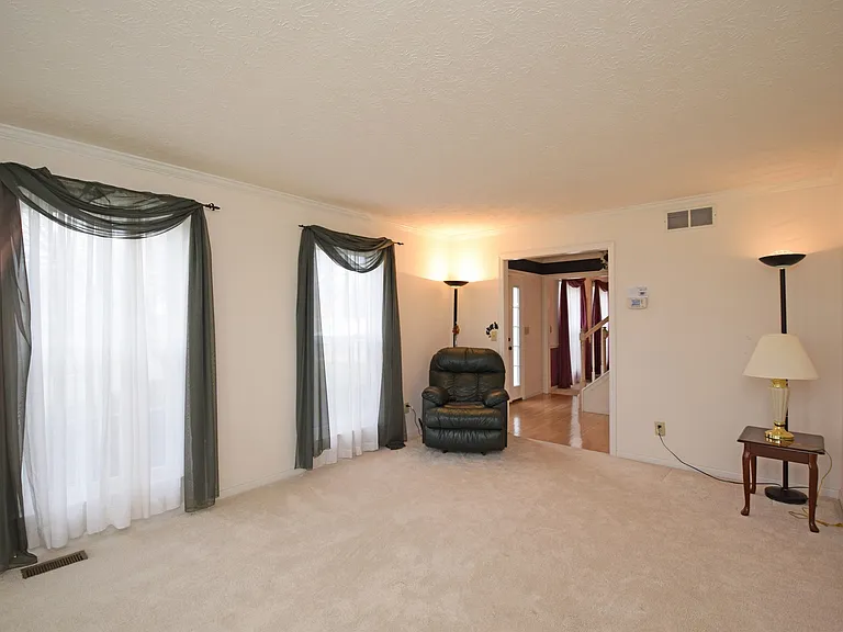 6169 Hillsdale Ln — Photo 3