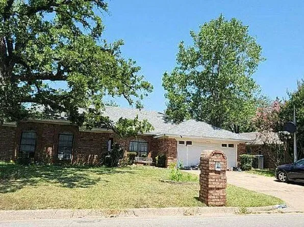 8625 Terrell Dr, North Richland Hills, TX 76182
