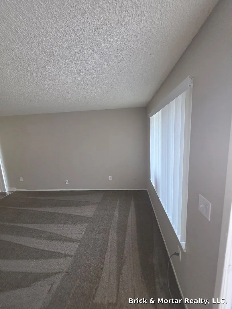 00570-White Rock LLC-Independence Property — Photo 3