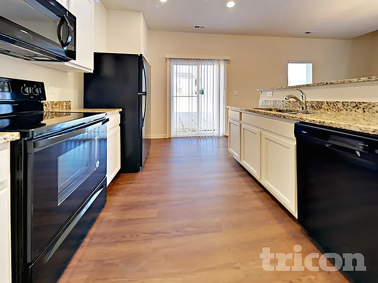 1357 Waylon Ave — Photo 7