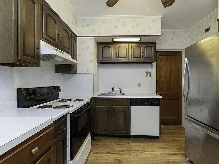 110 Hollywood Ave #1 — Photo 30
