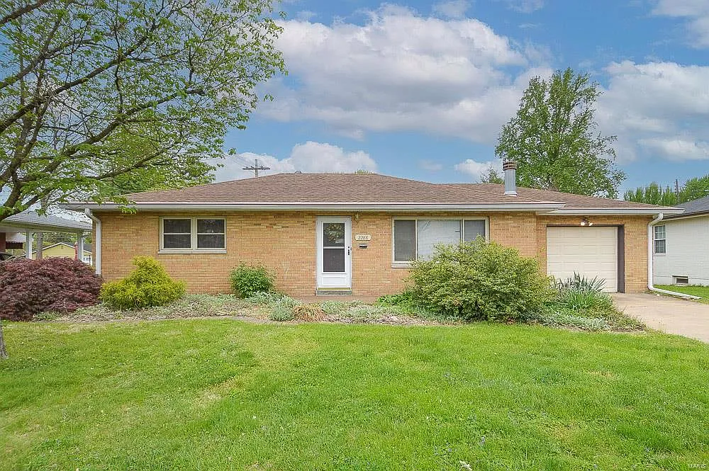 2288 Gary Ave photo 1