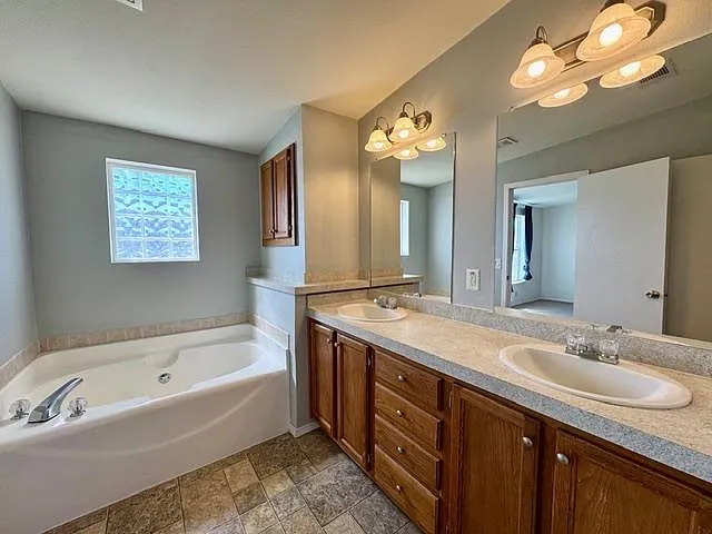 2401 W Covey Ln — Photo 11