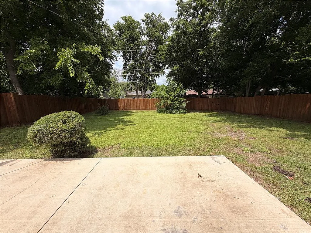 Picture 2 - 1409 Rosewood Ln