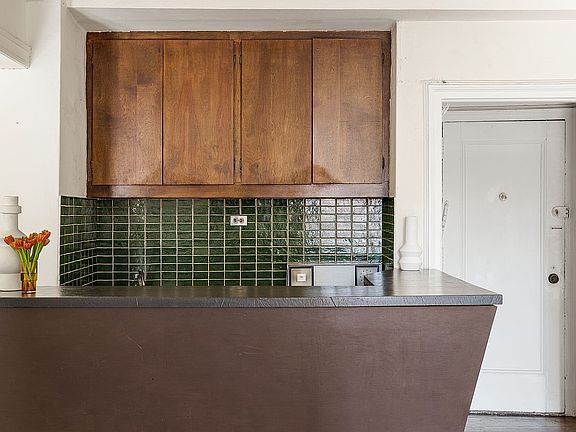 4th image of 30 5th Ave APT 10J