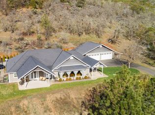 411 Valley View Dr, Rogue River, OR 97537