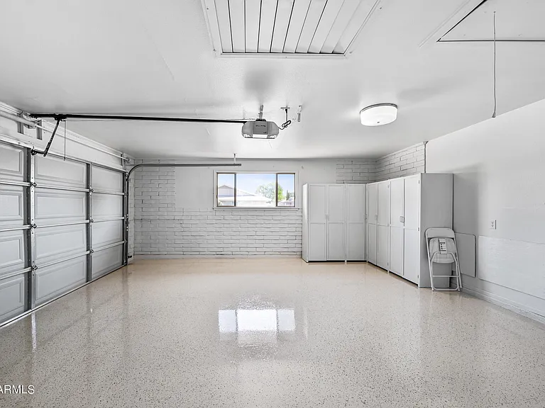 530 E Fairmont Dr — Photo 14
