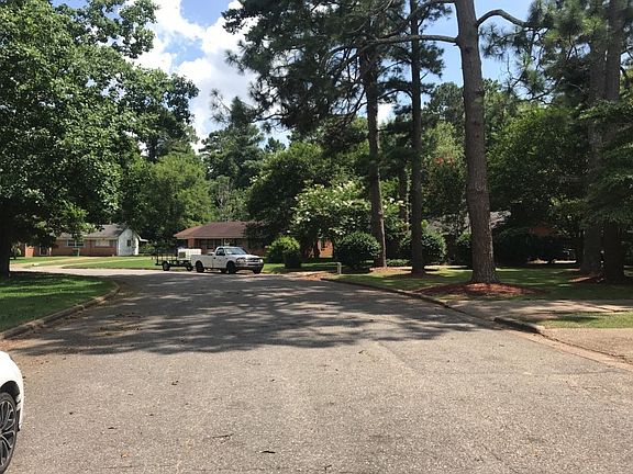 4th image of 968 Parkwood Ct