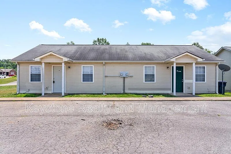 2 bed, 1.0 bath, 850 sqft, $725 — Photo 1