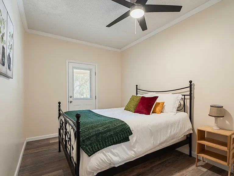 1019 W Rowan St #2 — Photo 12