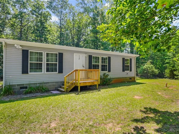 373 Ivy Rd, Howardsville, VA 24562