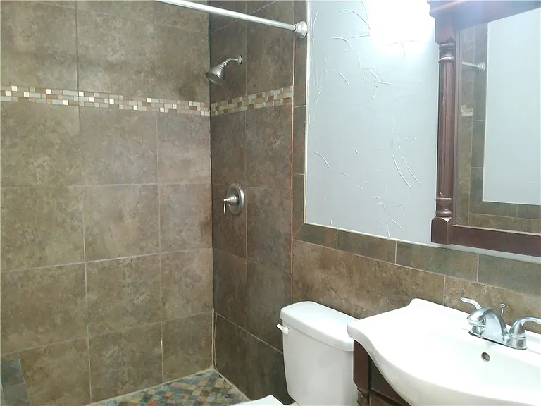5230 Edinburg Cir — Photo 9