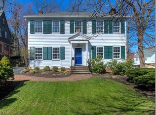 1212 Quilliams Rd, Cleveland Heights, OH 44121