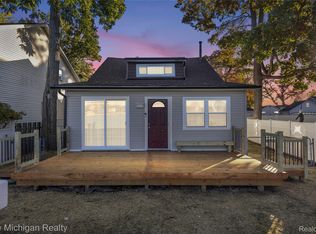 8665 Cooley Lake Rd, Commerce Township, MI 48382