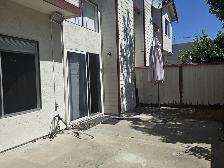 37036 Saint Edwards St — Photo 12