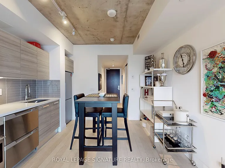 224 King St W #1406 — Photo 7