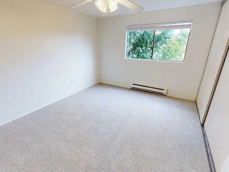 22) 10725 Greenwood — Photo 21