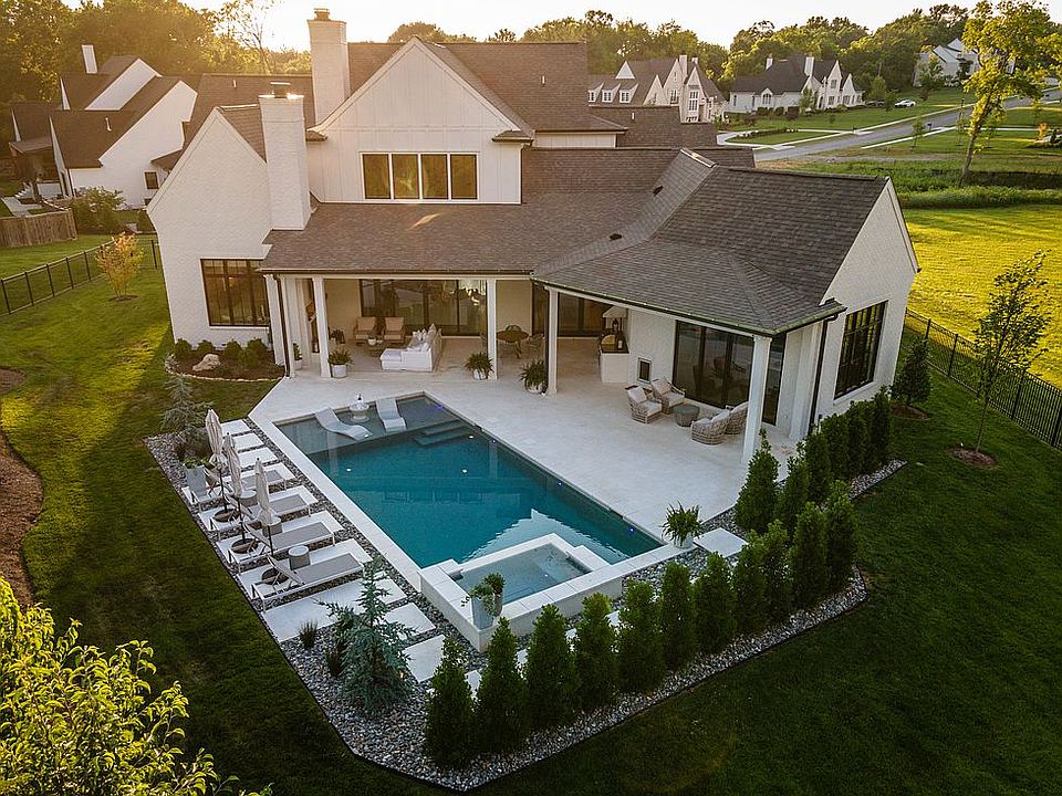 2nd image of 514 Doubleday Ln