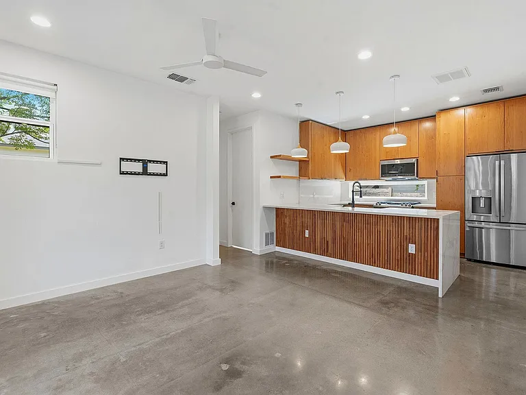 1707 Deloney St #2 — Photo 6