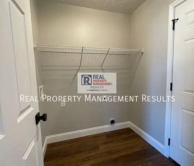 4800 Penrose Dr — Photo 14