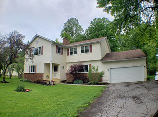 2892 Cricket Ln, Willoughby Hills, OH 44092